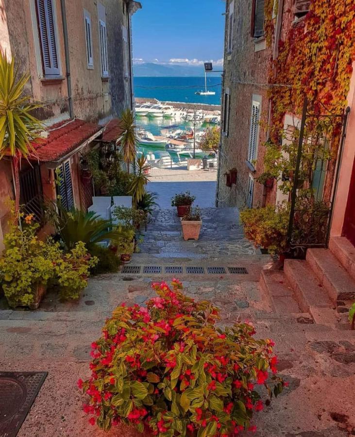 Apartmán By The Sea In Scario Exteriér fotografie